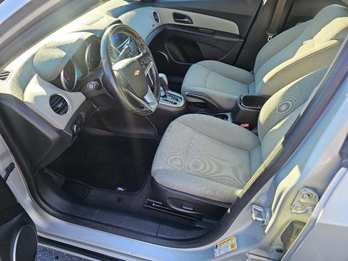 Used 2011 Chevrolet Cruze LT image 6