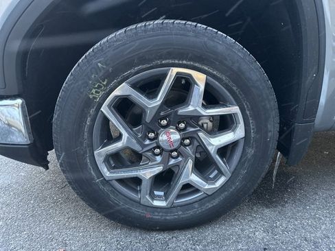 New 2026 GMC Sierra 1500 SLE w/ Preferred Package image 8