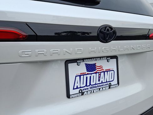 Used 2024 Toyota Grand Highlander XLE image 29