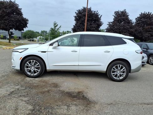 Used 2022 Buick Enclave Premium AWD/4WD image 2