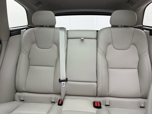 Certified 2023 Volvo XC60 B6 Ultimate w/ Protection Package Premier AWD/4WD image 27