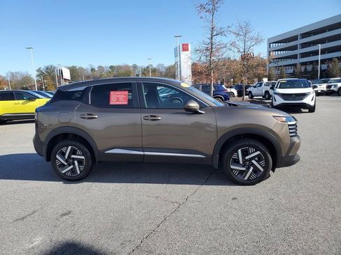 Certified 2025 Nissan Kicks SV image 3