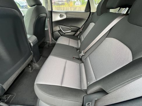 Used 2025 Kia Soul LX w/ LX Technology Package FWD image 25