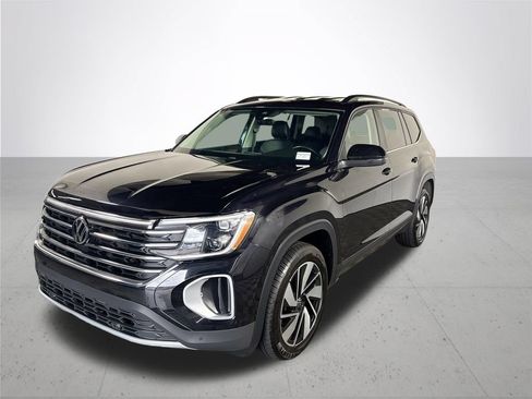 Used 2024 Volkswagen Atlas SE AWD/4WD image 2
