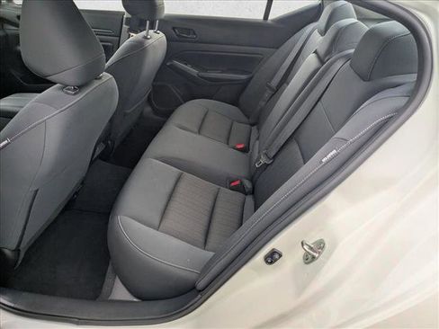 Used 2025 Nissan Altima 2.5 SV image 16