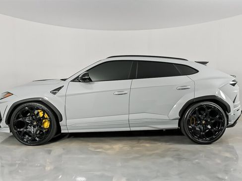 Used 2022 Lamborghini Urus AWD/4WD image 7