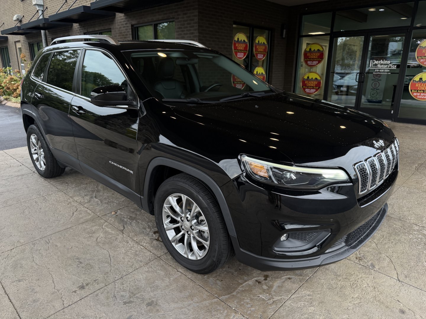 Used 2019 Jeep Cherokee Latitude Plus FWD image 5