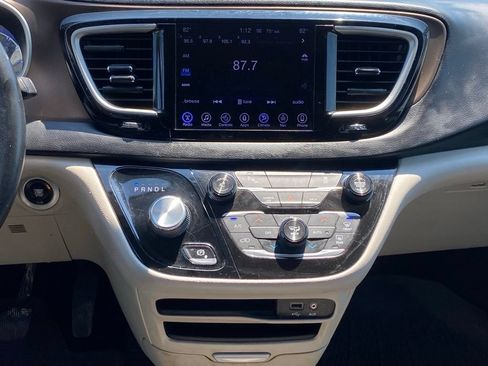 Used 2017 Chrysler Pacifica Touring-L w/ Safetytec Group FWD image 22