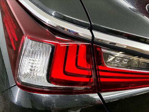 Used 2023 Lexus ES 350 w/ Premium Package image 26