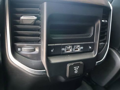Used 2022 RAM 1500 Laramie AWD/4WD image 8