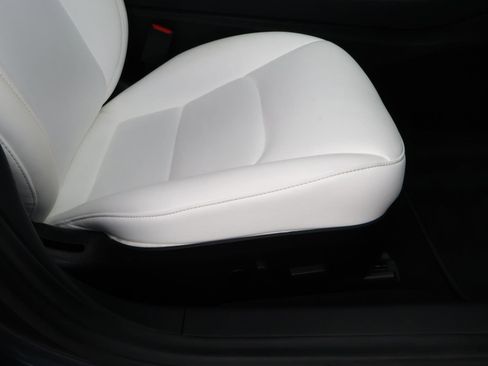 Used 2018 Tesla Model 3 Long Range image 17