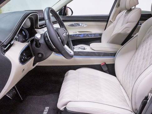 Certified 2025 Genesis GV70 3.5T Sport w/ Sport Advanced Package image 9