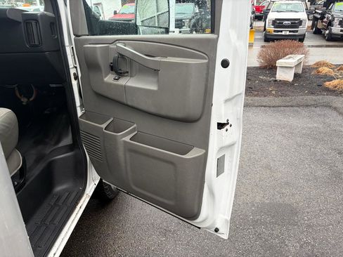 Used 2016 Chevrolet Express 3500 RWD image 26