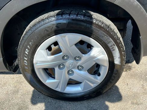 Used 2020 Hyundai Venue SE FWD image 11