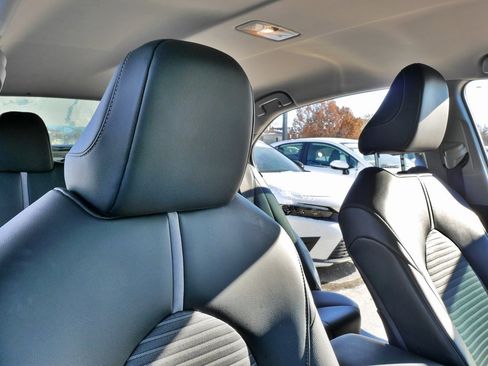 Used 2020 Toyota Camry SE image 14