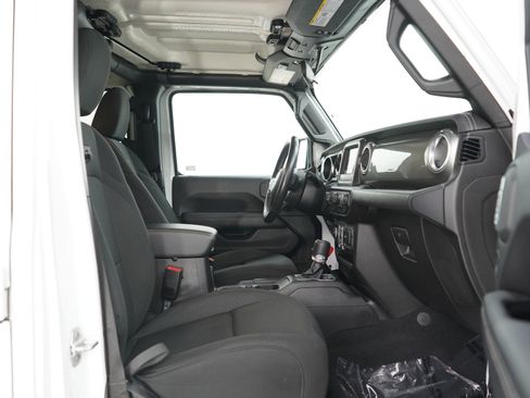 Used 2020 Jeep Wrangler Unlimited Sahara AWD/4WD image 11