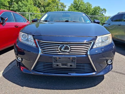 Used 2014 Lexus ES 350 w/ Luxury Package FWD image 2