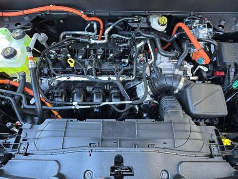 New 2026 Ford Maverick XLT w/ XLT Luxury Package FWD image 17