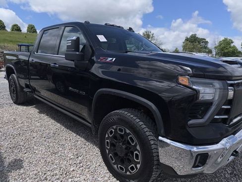 Used 2024 Chevrolet Silverado 2500 LTZ w/ LTZ Convenience Package AWD/4WD image 4