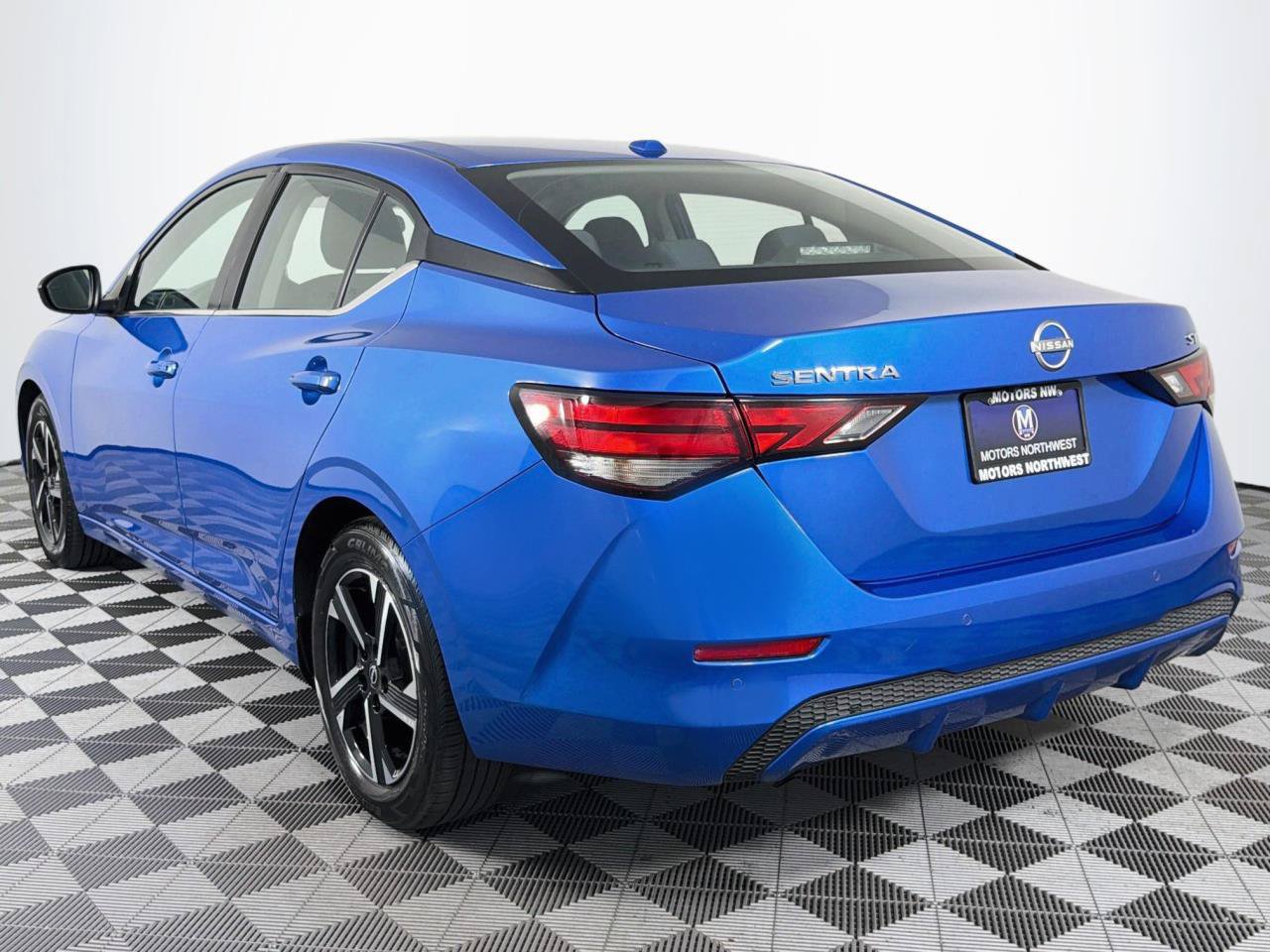 Used 2024 Nissan Sentra SV FWD image 9