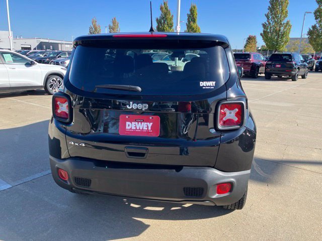 Used 2023 Jeep Renegade Latitude AWD/4WD image 7
