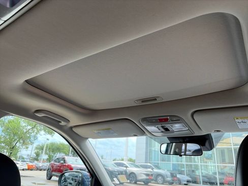 Used 2025 Kia Telluride S FWD image 12