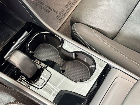 Used 2023 Volvo XC40 Recharge Plus image 16