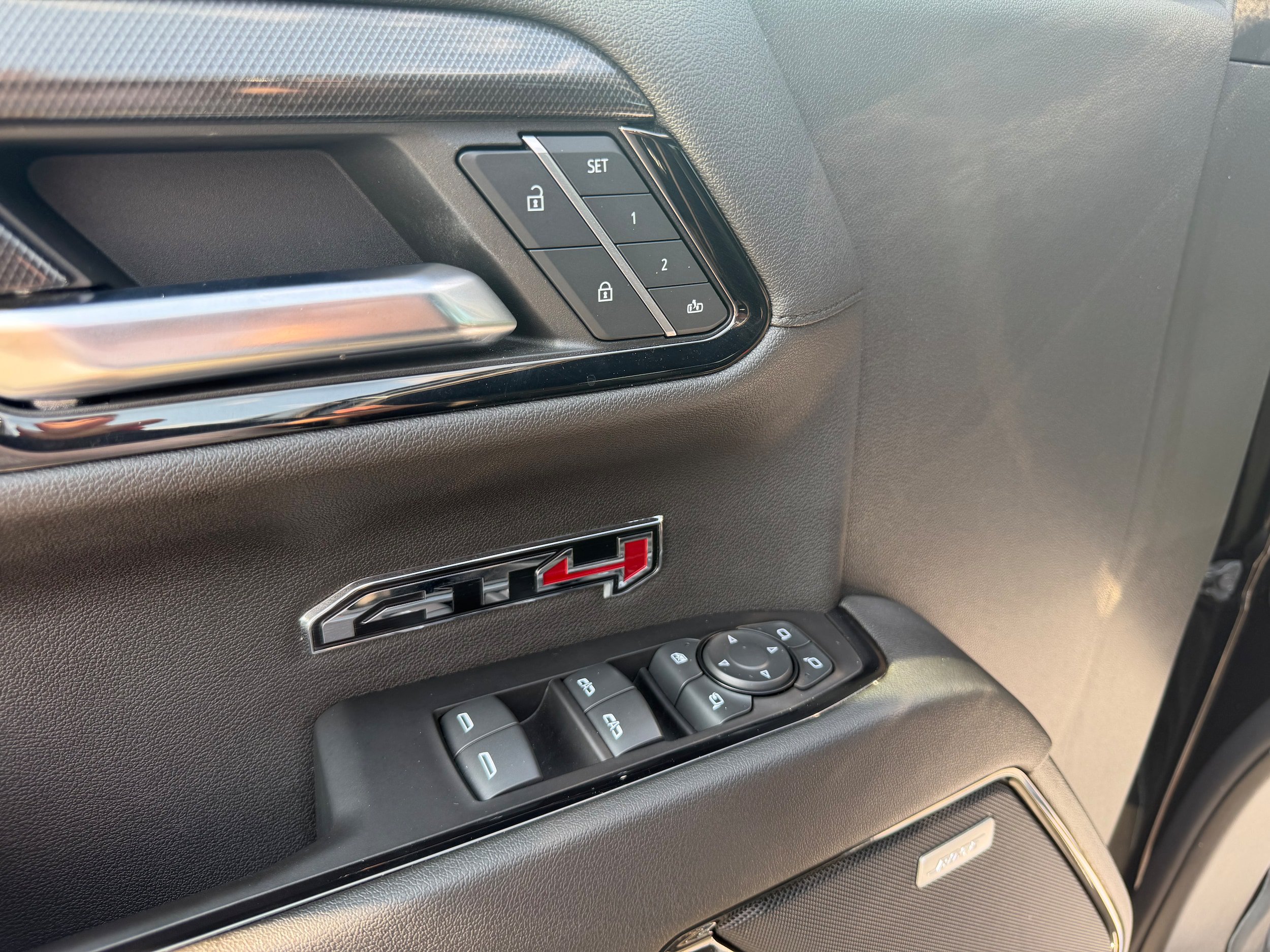 Used 2023 GMC Sierra 1500 AT4 w/ Technology Package AWD/4WD image 12