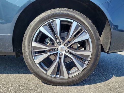 Used 2022 Volvo XC60 B5 Momentum w/ Climate Package FWD image 7