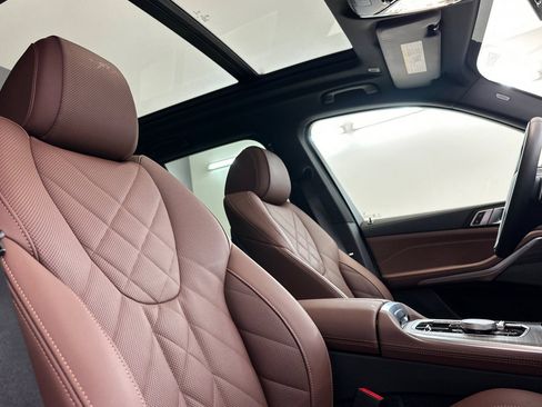 Certified 2025 BMW X5 xDrive50e w/ Premium Package image 31