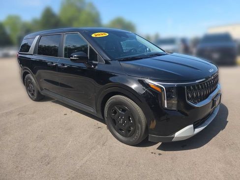 Certified 2026 Kia Carnival FWD image 9