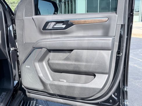Used 2026 Chevrolet Tahoe High Country image 33