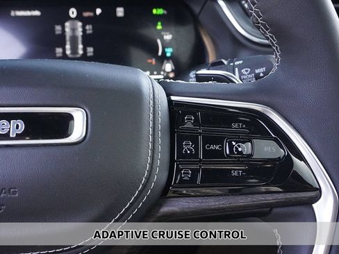 Used 2023 Jeep Grand Cherokee Overland w/ Luxury Tech Group IV AWD/4WD image 6