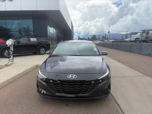 Used 2023 Hyundai Elantra Limited FWD image 2
