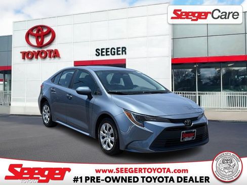 Used 2024 Toyota Corolla LE FWD image 1