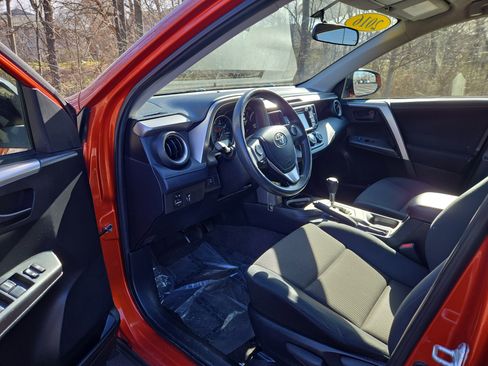 Used 2016 Toyota RAV4 LE image 11