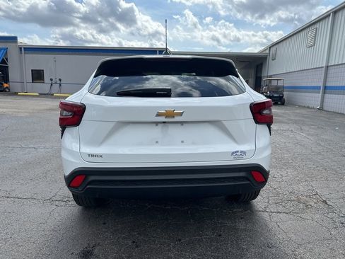 Used 2025 Chevrolet Trax LS image 4