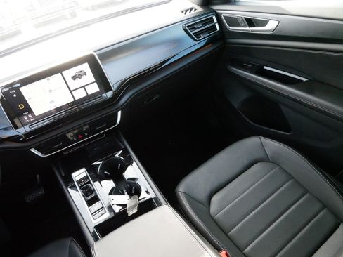 Certified 2024 Volkswagen Atlas Cross Sport SEL image 11