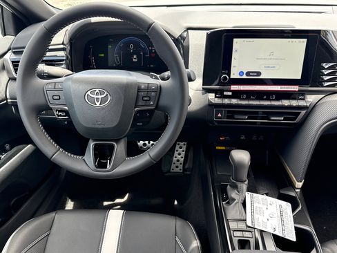 New 2026 Toyota Camry Hybrid FWD image 19