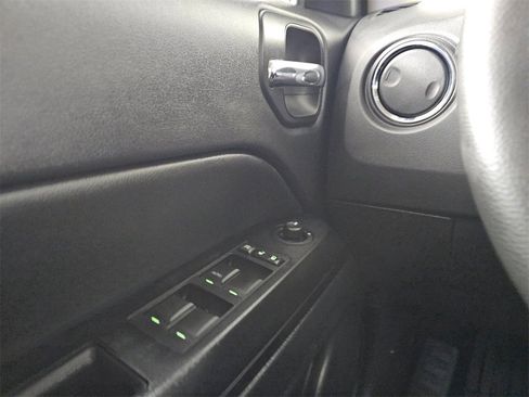 Used 2014 Jeep Patriot Sport w/ Power Value Group image 30