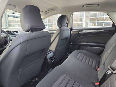 Used 2017 Ford Fusion SE image 24