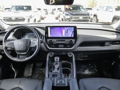 Certified 2024 Toyota Grand Highlander AWD image 12