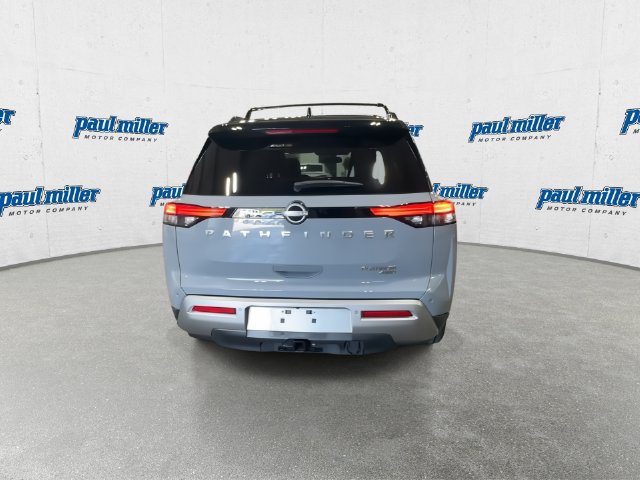 Used 2022 Nissan Pathfinder Platinum w/ Cargo Package AWD/4WD image 10