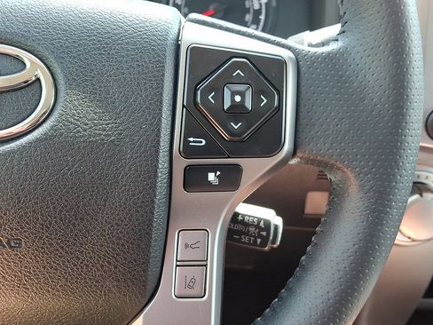 Used 2022 Toyota 4Runner SR5 AWD/4WD image 22