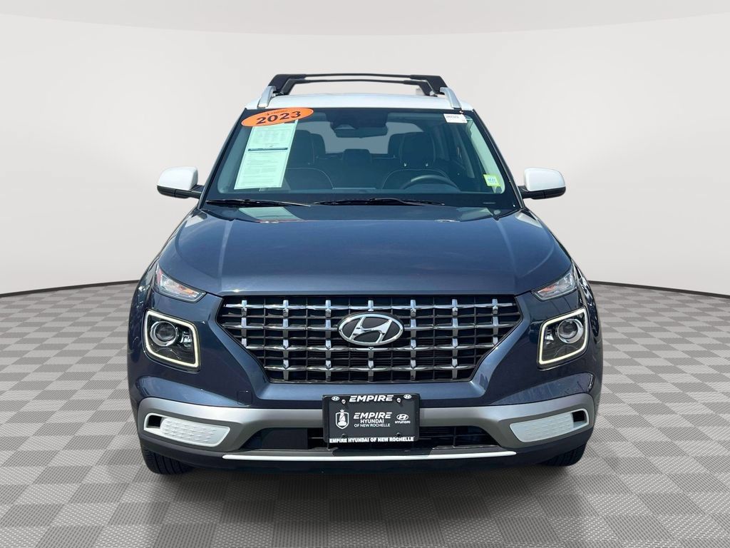 Used 2023 Hyundai Venue Limited FWD image 2