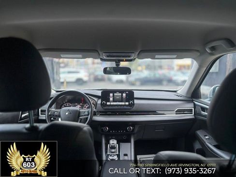 Used 2024 Mitsubishi Outlander FWD image 12