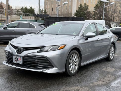 Used 2019 Toyota Camry LE image 3