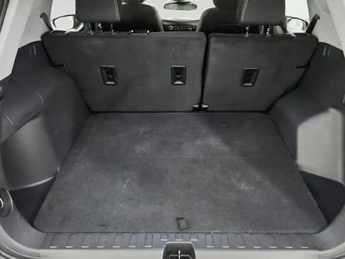 Used 2024 GMC Terrain SLE FWD image 19