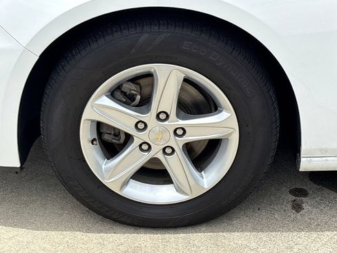 Used 2023 Chevrolet Malibu LS FWD image 11