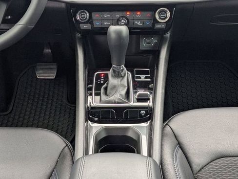 Used 2025 Jeep Compass Latitude w/ Convenience Group image 18